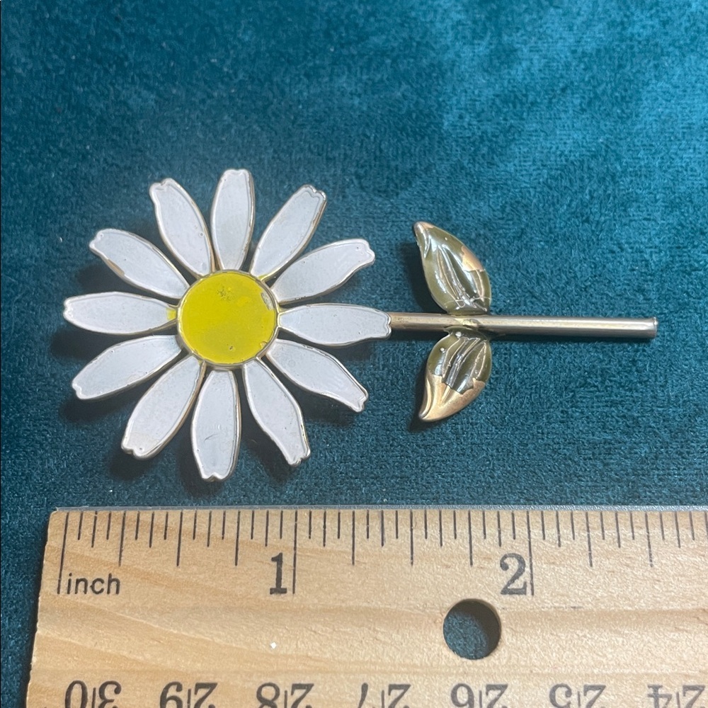 Vintage Enamel White and Yellow Daisy Brooch and Earrings Set - Picture 8 of 9